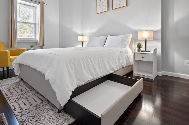 Building Photo - 3302 California Ave