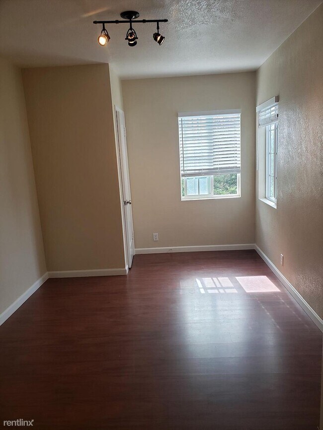 Foto del edificio - 1 br, 1 bath Apartment - 519 Napa St B