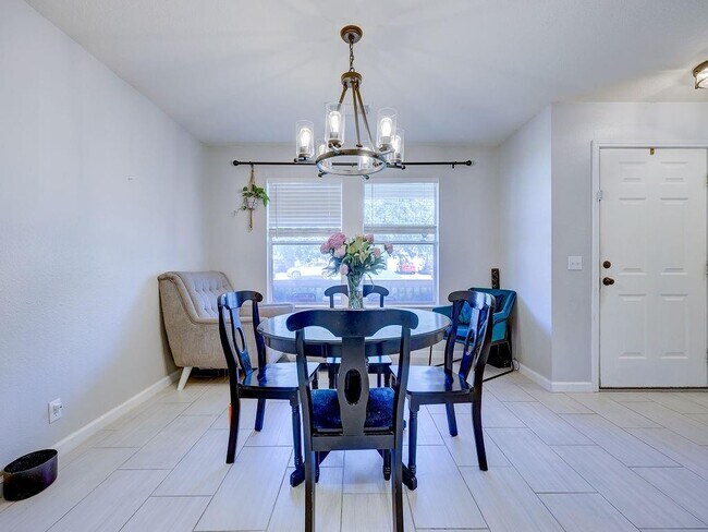 Foto del edificio - 148 Sapphire Lake Dr