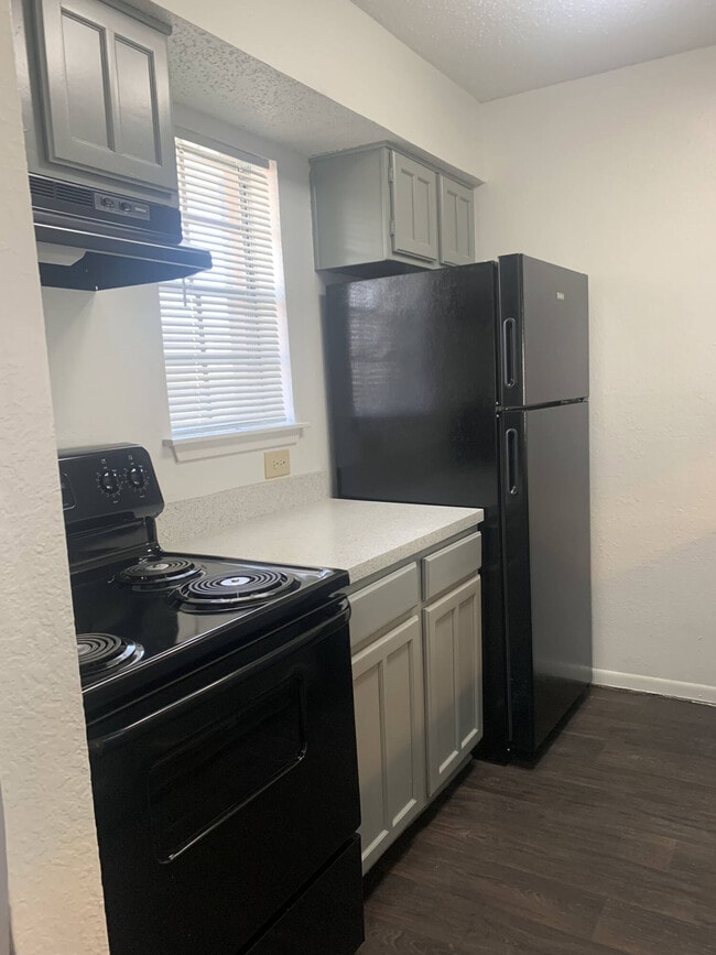 Building Photo - Plantation West