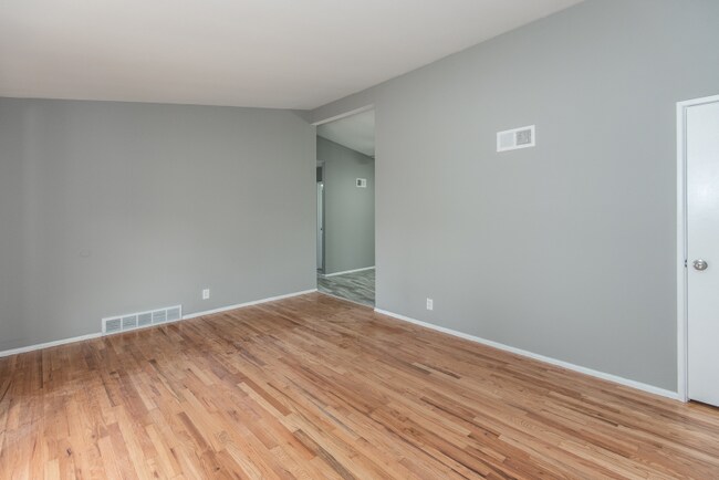 Building Photo - 1035 St Anthony Ln