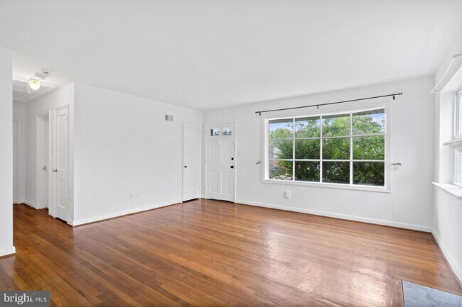 Building Photo - 7017 Hickory Hill Rd