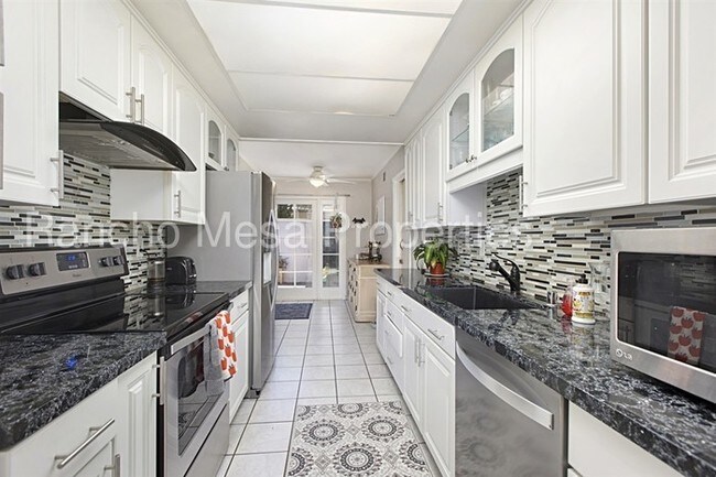 Building Photo - Beautiful 2 bd/ 2 ba in Collwood Park