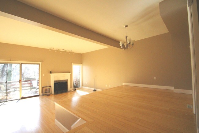 Building Photo - 1913 Greenberry Rd