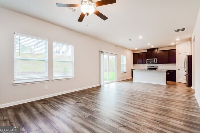 Building Photo - 466 Magnolia Dr