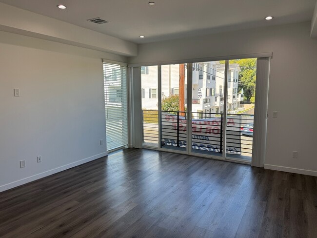 Foto del edificio - 4827 Cleon Ave
