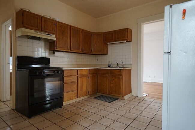 KITCHEN - 414 Hill St