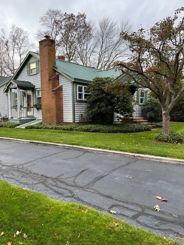 Primary Photo - 208 Franklin St