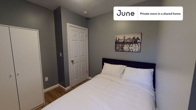 Foto del edificio - Private bedroom in 3 bed/1 bath Home
