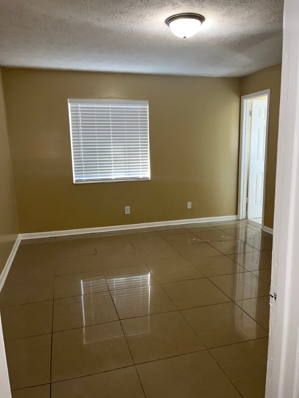 Building Photo - 6211 Longchamp Dr