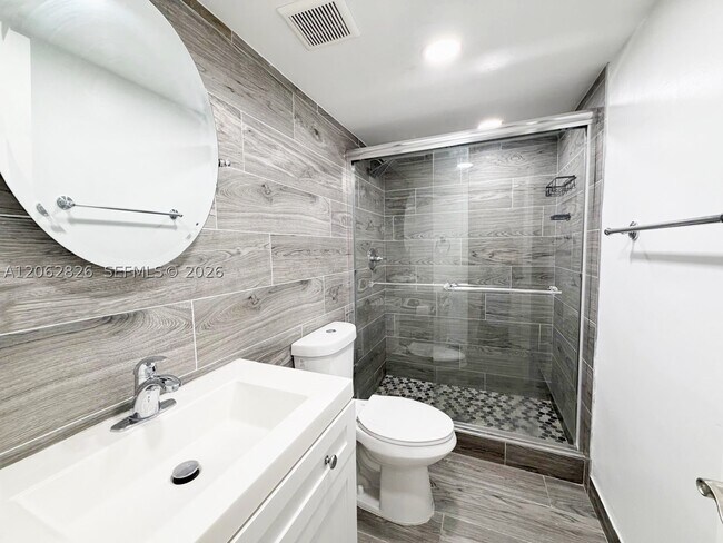 Foto del edificio - 20681 NE 4th Pl