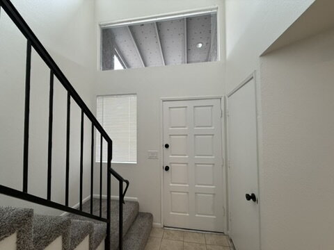 Building Photo - 3 bed 2 bath with garage