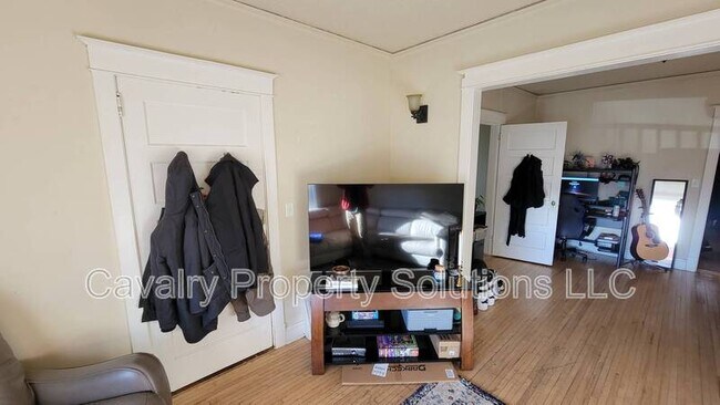 Foto del edificio - 617 E 8th St