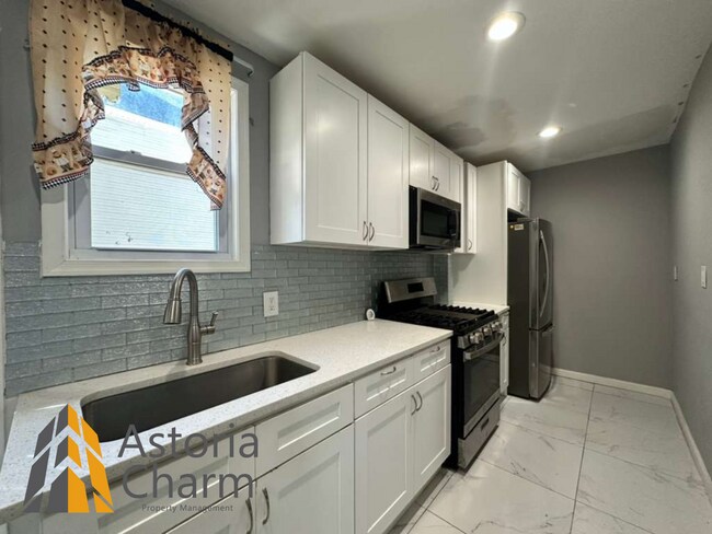 Foto del edificio - 3004 Clifton Ave