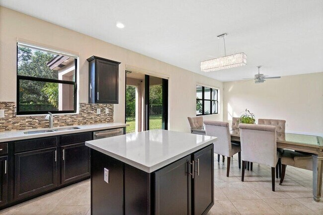 Foto del edificio - 5643 Sandbirch Wy