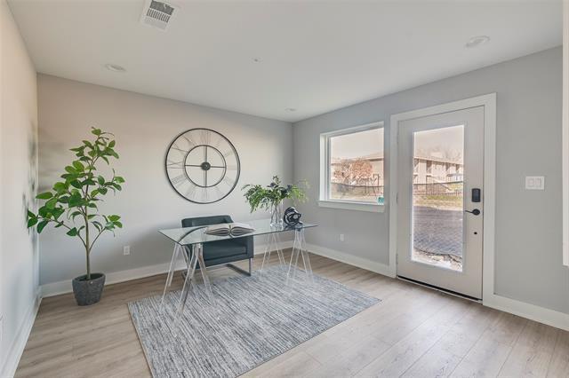 Foto principal - 4440 Scurry St
