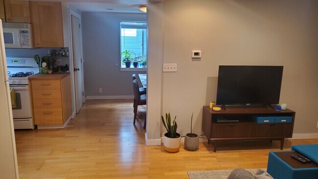 Foto del edificio - 1911 8th Ave W