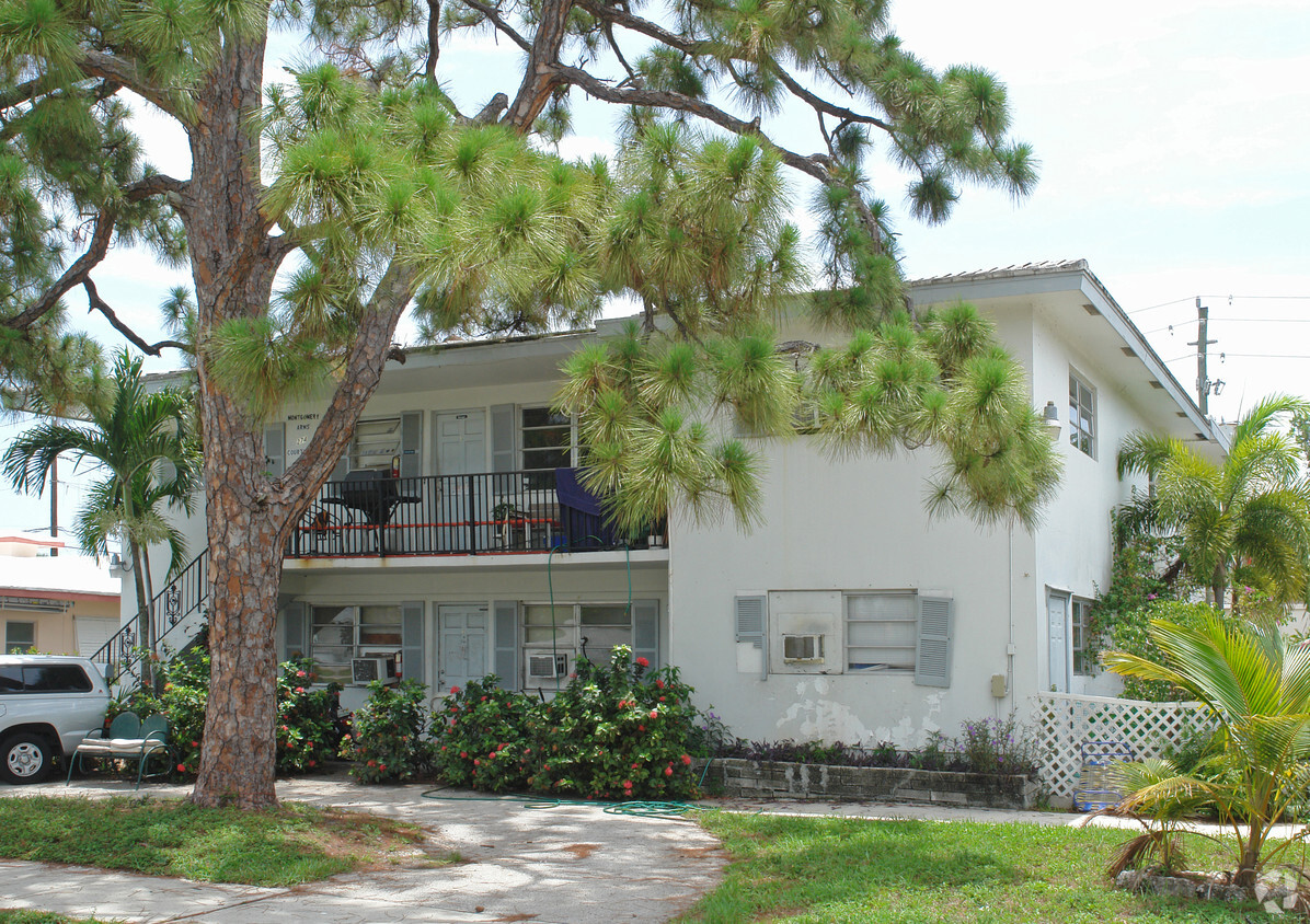 Building Photo - Montgomery Arms Courtyard Apts