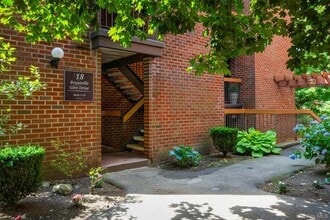 Building Photo - 18 Bronxville Glen Dr