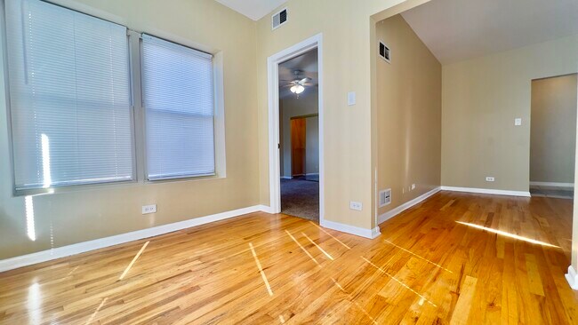 Foto del edificio - 7221 S Euclid Ave