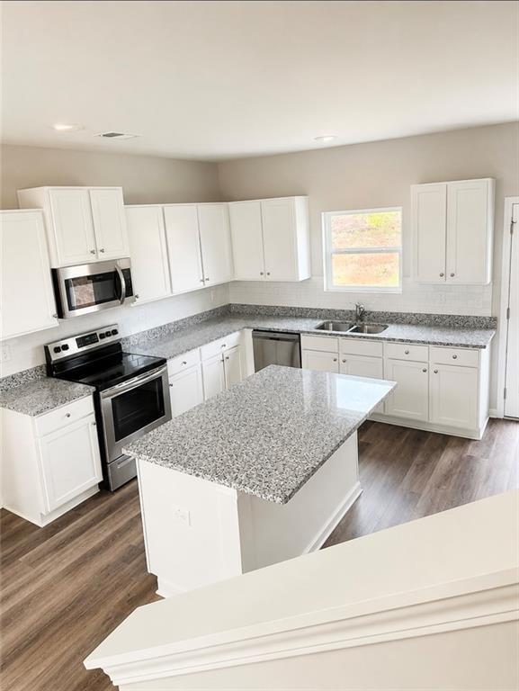 Building Photo - 701 Bryson Lake Cir
