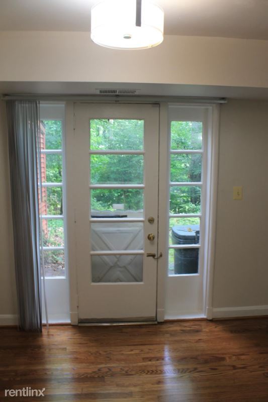 Building Photo - 2 br, 1.5 bath Townhome - 8515 Bradford Rd
