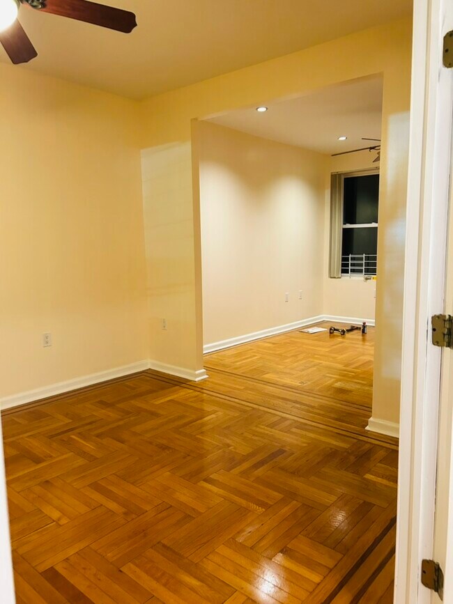 Foto del edificio - 1761 E 16th St