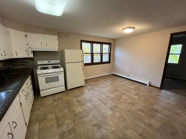 Building Photo - Spectacular 3 bedroom, 1 bathroom home in ...