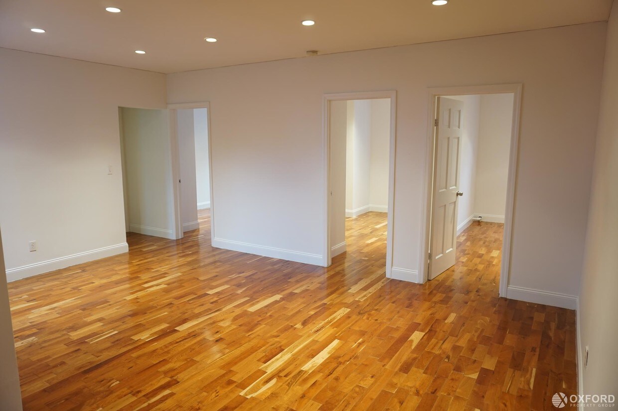 Foto principal - 609 West 151st Street