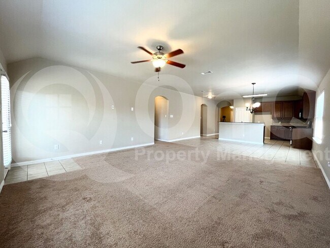 Foto del edificio - 2112 Willow Creek Dr