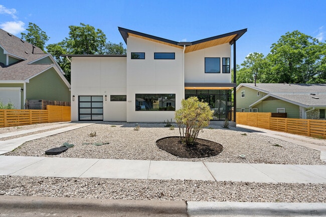 Building Photo - 909 Payne Ave