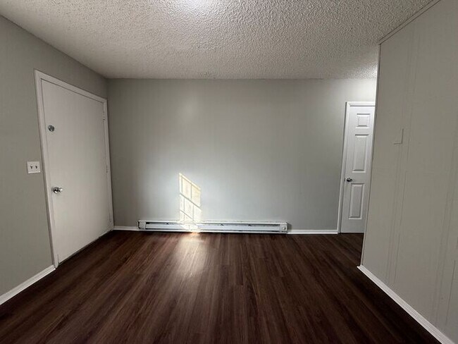 Foto del edificio - Just renovated!! Inglewood 1 bedroom duplex by park!! Pets okay!
