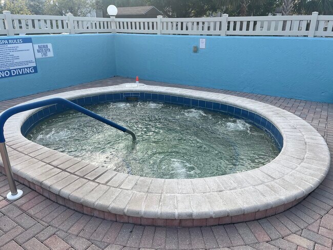 Jacuzzi comunitario - 3782 59th Ave W
