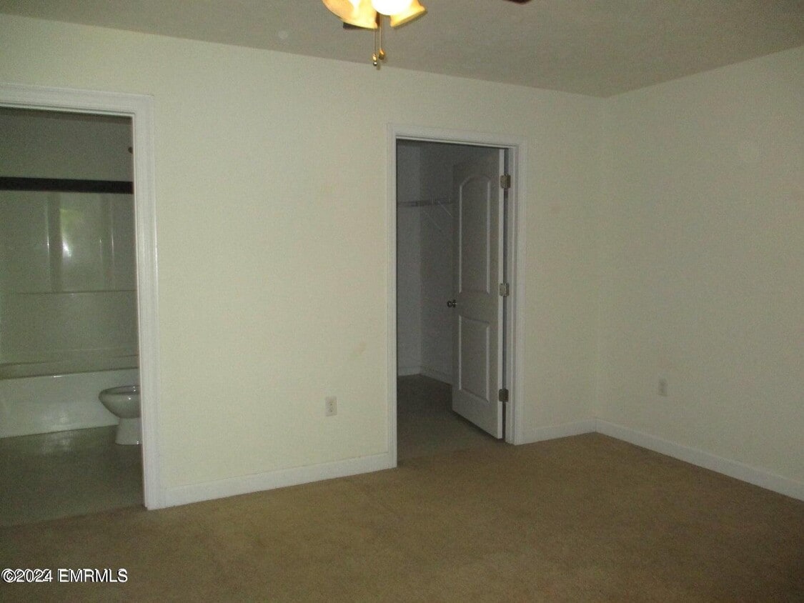 Building Photo - 6233 MS-39
