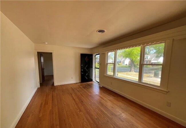 Foto del edificio - 3 Bedroom / North Avenue, 23222