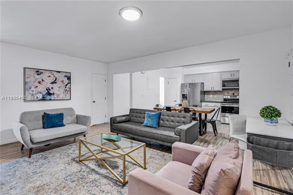 Photo - 977 SW 10th St. unit 927 (A11935400)