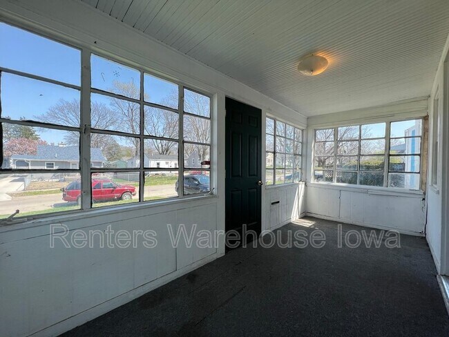Building Photo - 4024 1st St
