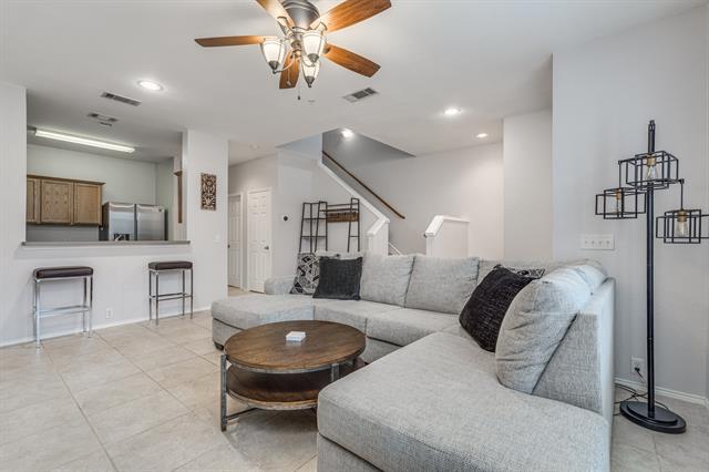 Foto del edificio - 2244 Stoneleigh Pl