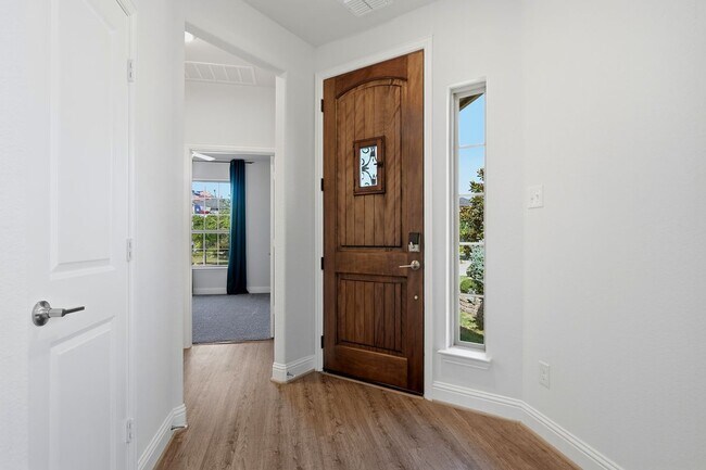 Building Photo - 3016 Sunnyside Dr