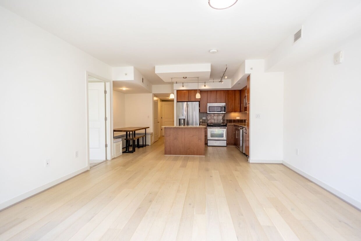 Stunning 1 BR+ Den/2 BA Condo in Navy Yard! - Stunning 1 BR+ Den/2 BA Condo in Navy Yard!