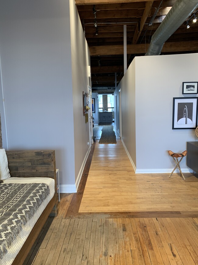 Foto del edificio - 1743 W Division St