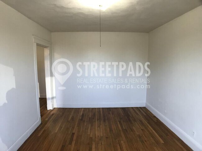 Building Photo - bedroom in Boston MA 02215