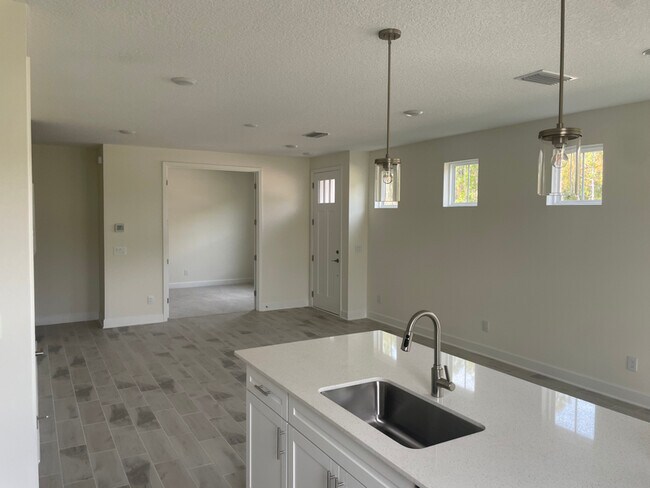 Building Photo - 106 Big Pne Ln