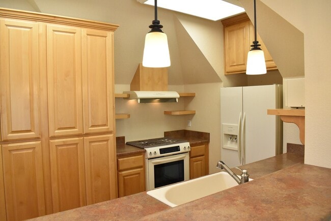 Building Photo - 400 Davis St