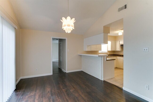 Building Photo - 6422 Darlinghurst Dr