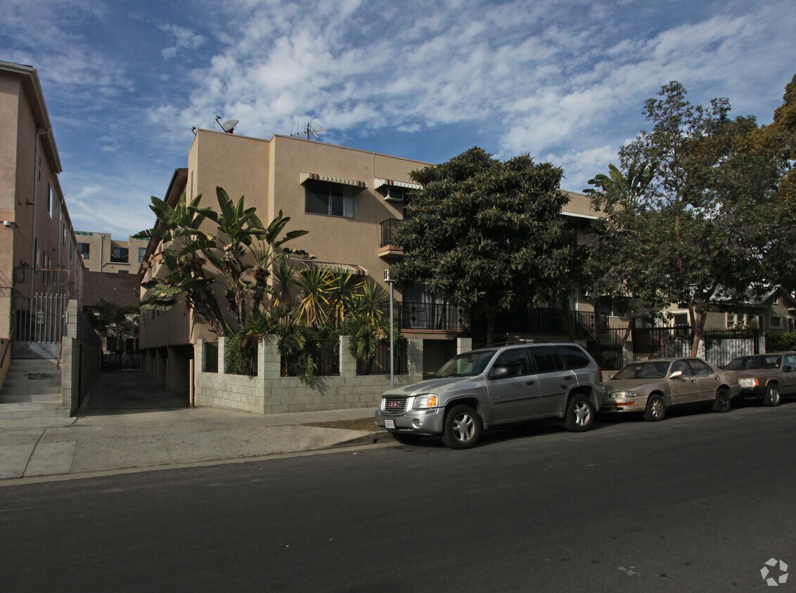 Foto del edificio - 1535 N Serrano Ave