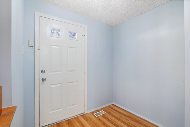 Foto del edificio - 8653 Bent Arrow Ct