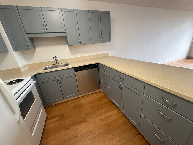 Foto del edificio - Kukui Plaza Ewa Tower 1 bedroom 1 bath with 1 parking available now