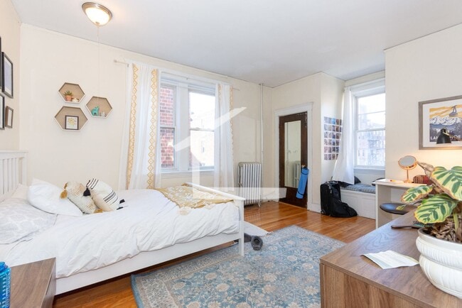 Photo - Spacious 6-bed/2-bath Brookline Apt with Heat and Hot Water Incl!