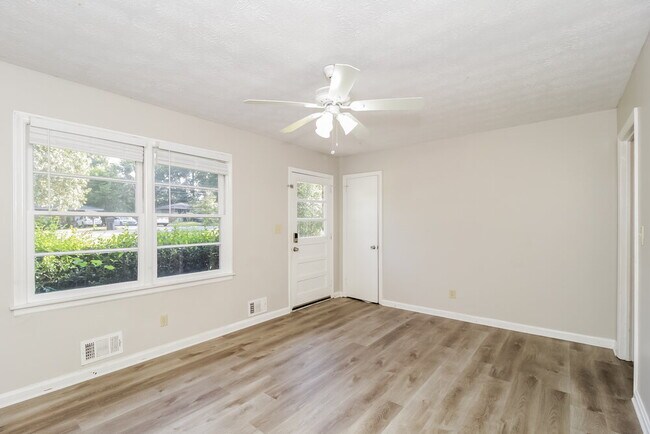 Foto del edificio - 2082 Warren Dr SW